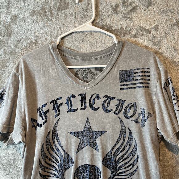 AFFLICTION Y2k Men's T-shirt V-Neck Flocked Grey Blue Size Medium Distressed - Picture 5 of 5